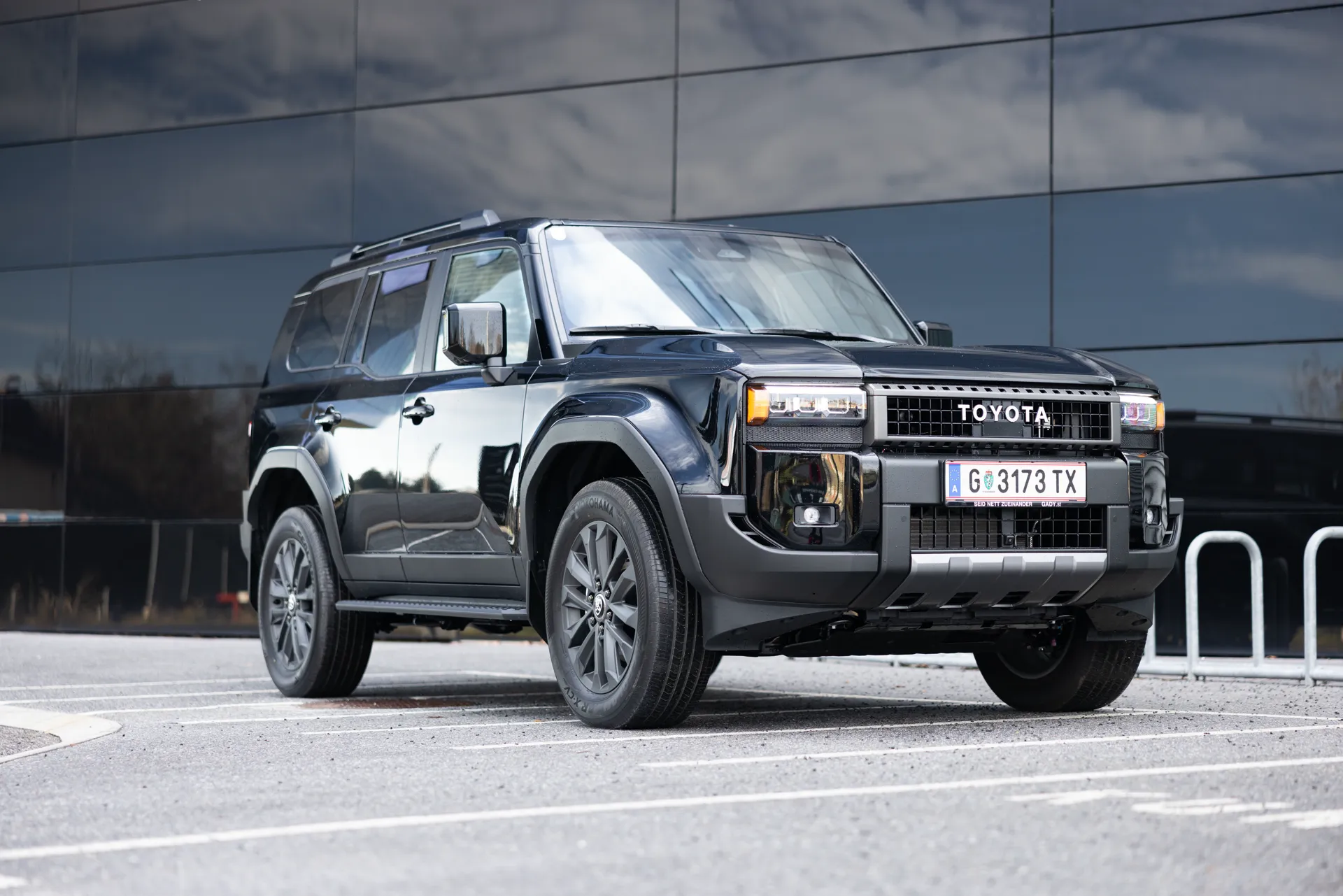 Toyota Land Cruiser President — Premium Chauffeurfahrzeug für Erlebnisfahrten und Langstrecken ab Graz