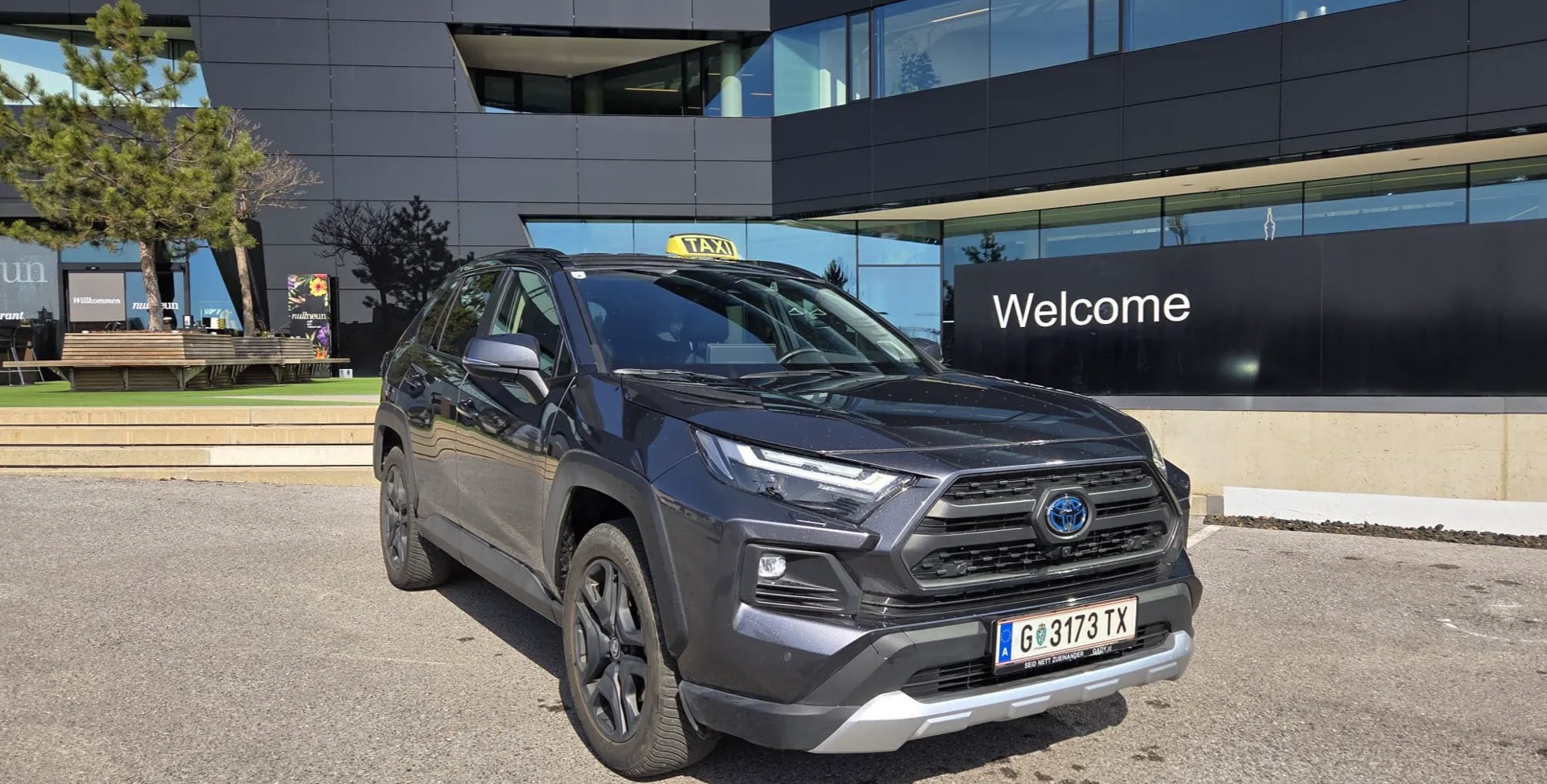 Toyota RAV4 Adventure — Business-Transfer und Flughafentransfer Graz